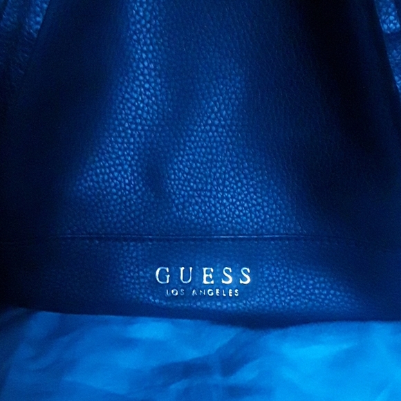 👜 Guess Tote Purse - Picture 3 of 4